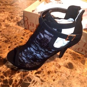 Women size 7 high heel shoes.